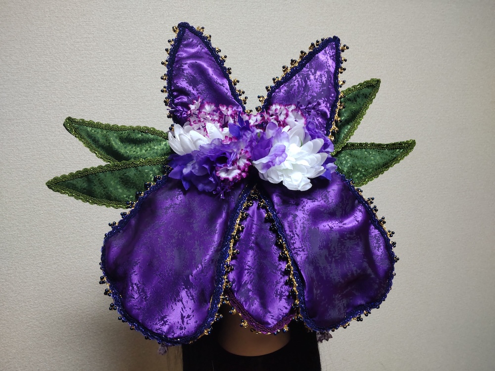 正面から見た豫母都日狭美の髪飾り