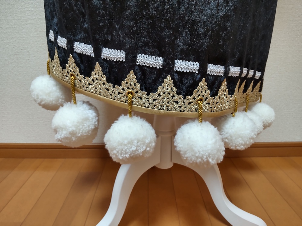 袈裟についている白いふわふわボールの梵天