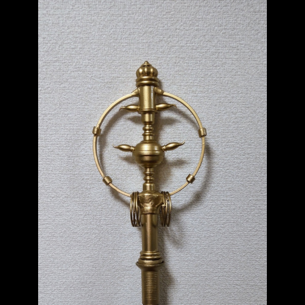 100均の素材を組み合わせた金色の錫杖