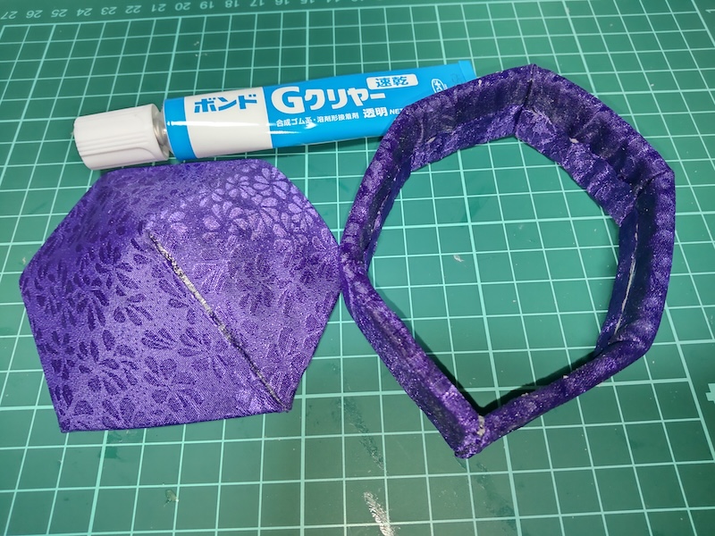 頭襟の屋根と土台の端っこを接着した各パーツ