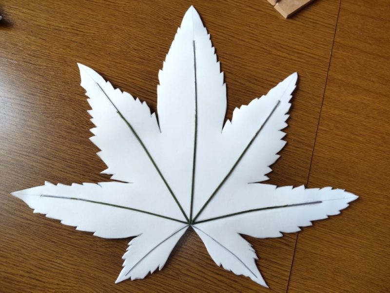 COSボードにワイヤーをつけた状態