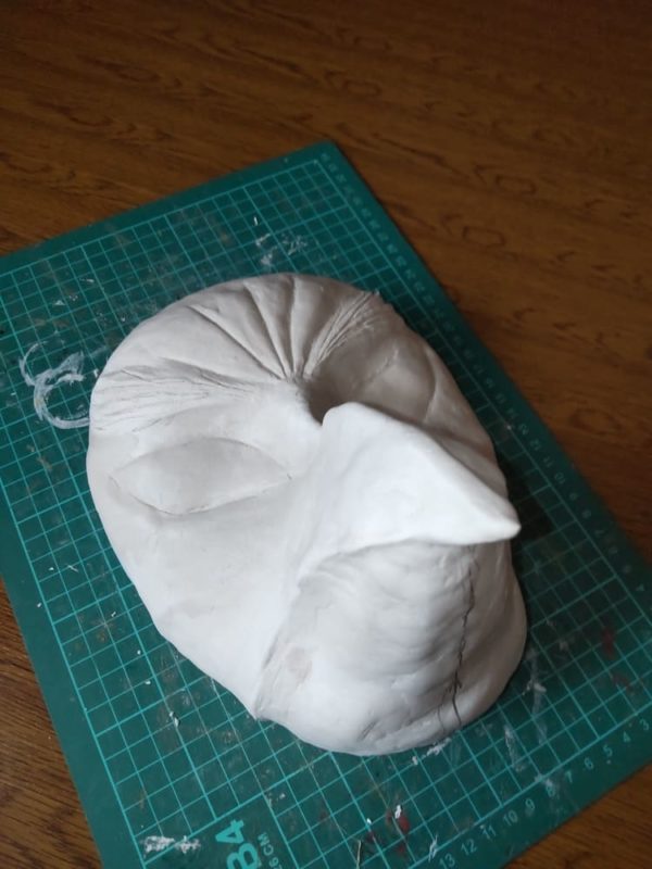 石粉粘土を盛り付けた土台