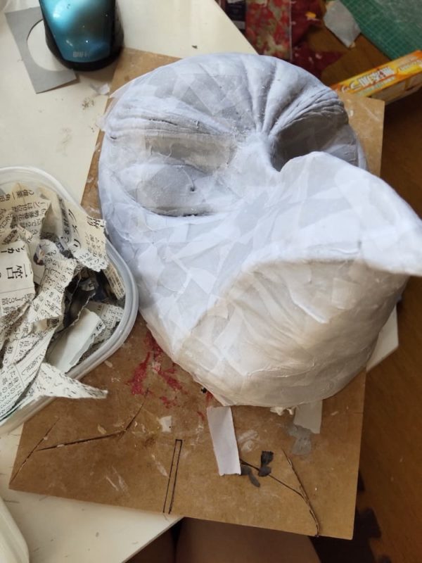 土台に張り子をした状態