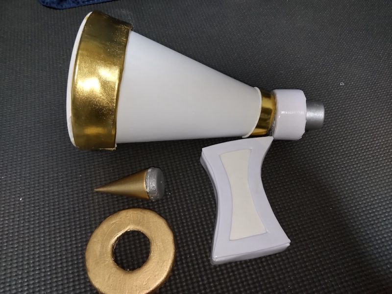 パーツ接着前のルナティックガン