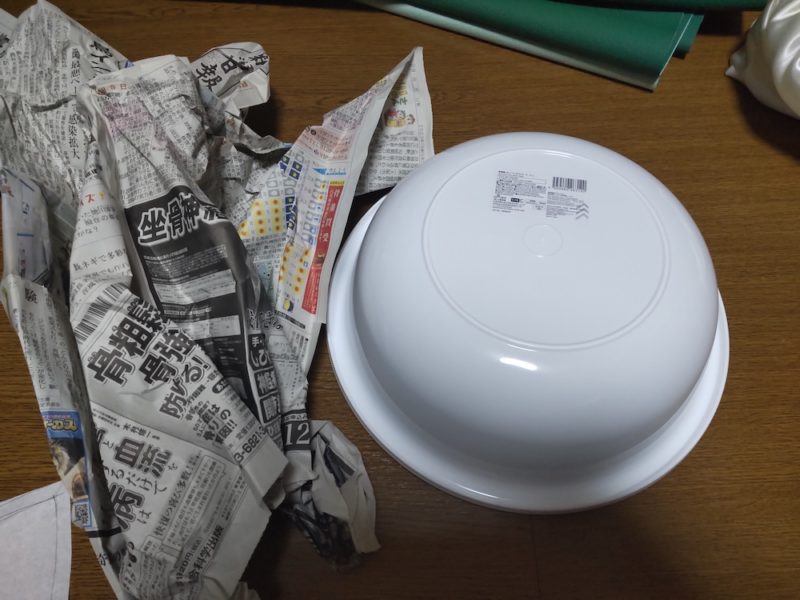 お風呂桶と新聞紙
