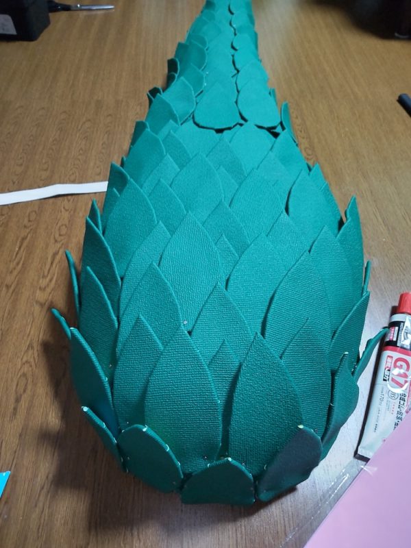 鱗をつけた土台