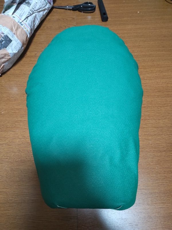 緑色の合皮を被せた土台